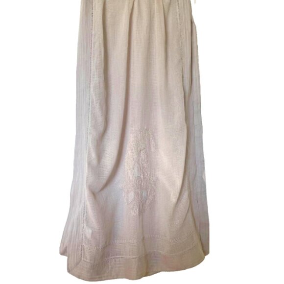 Lightweight Beige Scarf with Delicate Floral Embroidery - Picture 2 of 9